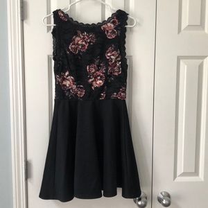 XS Francesca’s Floral Dress